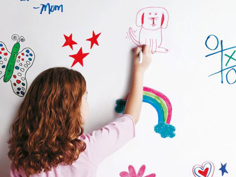 Doodle Wall, tablica suchościeralna Whiteboard w płynie. Jak ją wykonać i jakie są praktyczne zastosowania?