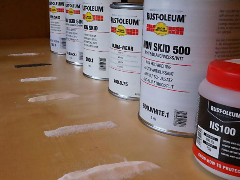 Różnice w dodatkach antypoślizgowych do posadzek Rust Oleum Europa