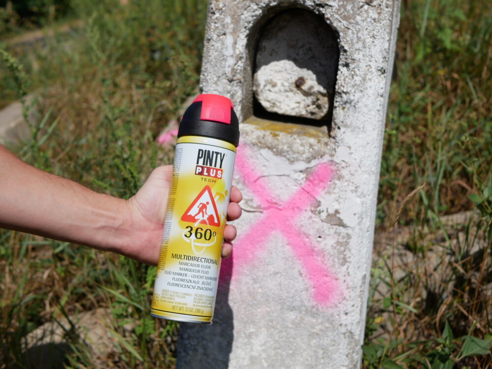 Marker geodezyjny w sprayu PintyPlus: Precyzyjne Narzędzie dla Geodetów