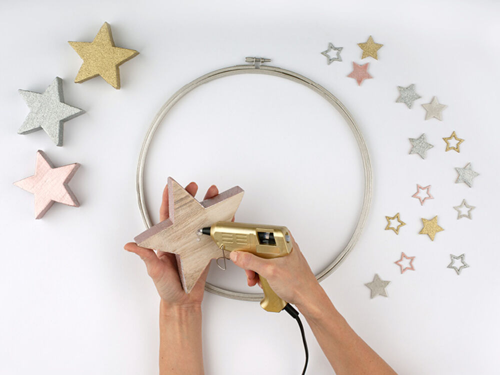 Świąteczna gwiazda na drzwi, mamy pomysł na bożonarodzeniowe DIY!