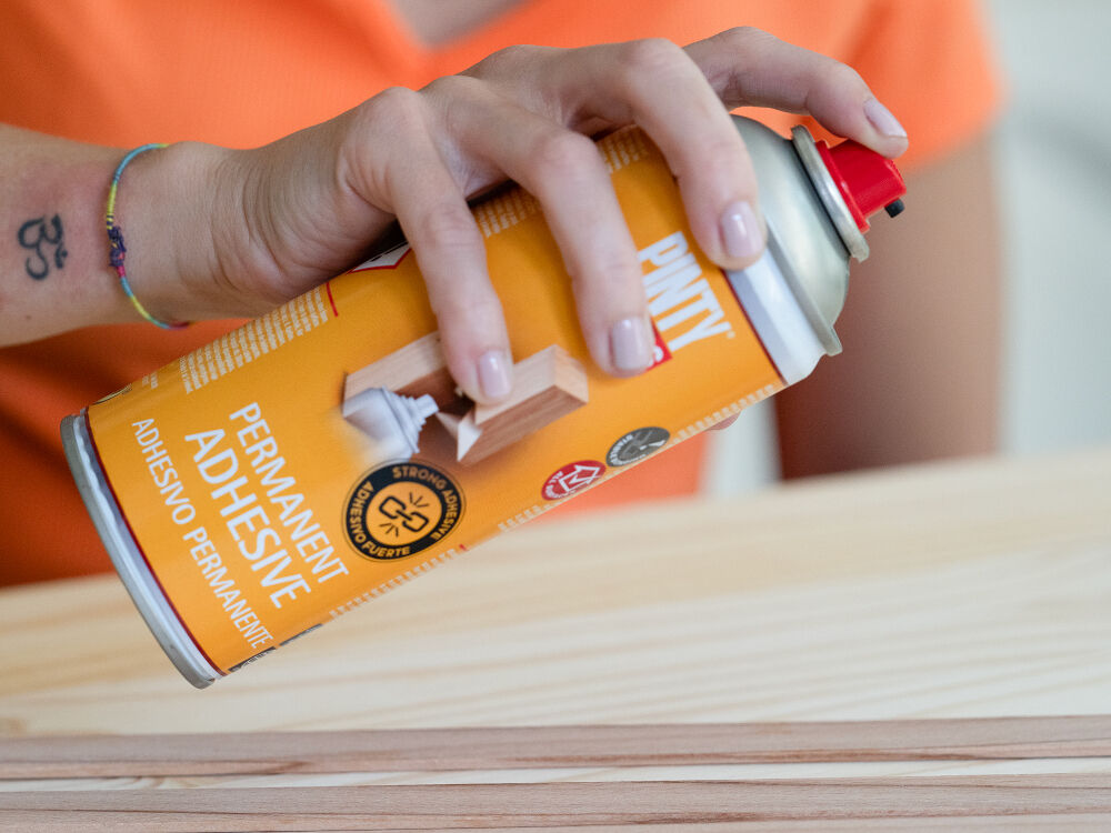 Permanentny Klej w Sprayu PintyPlus Tech – Niezawodny Partner w Projektach DIY
