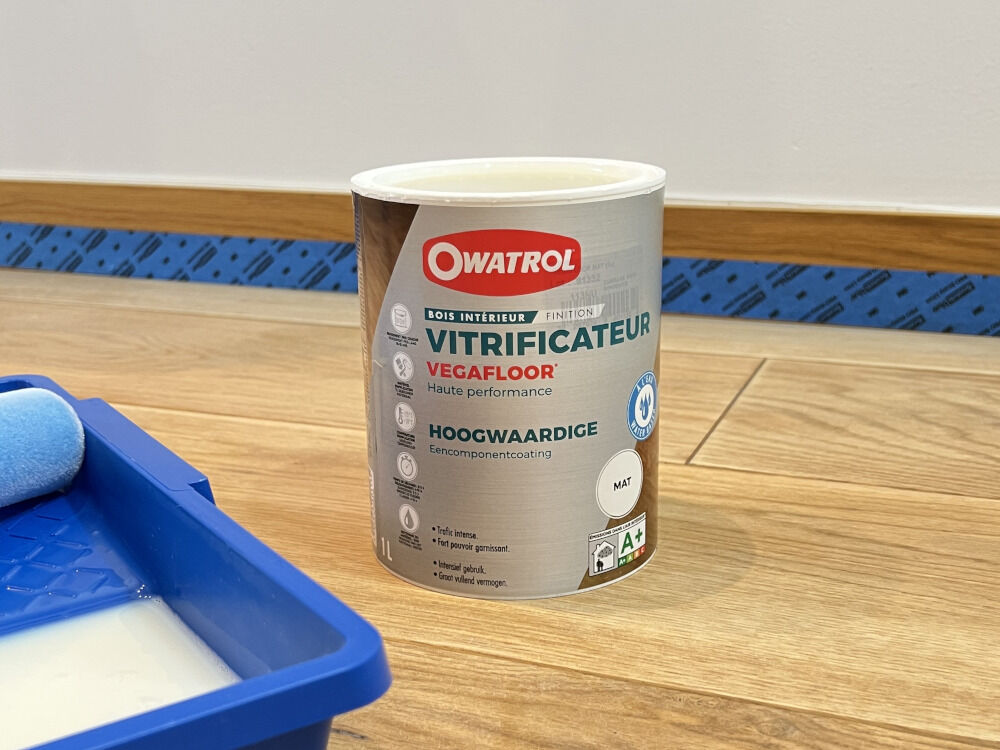 Renowacja drewnianej podłogi w biurze z wykorzystaniem VEGAFLOOR® – efekt przed i po